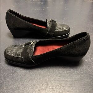 AEROSOLES Black Textured Loafers